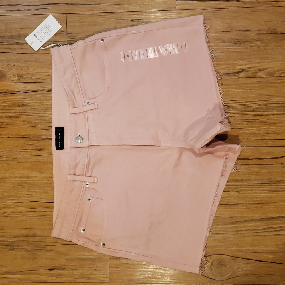 Free Assembly Jean Short